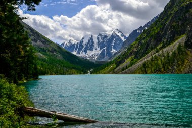 Altay. Shavlinskoe Gölü - Altaimountains rüya, güzellik ve masal incisi