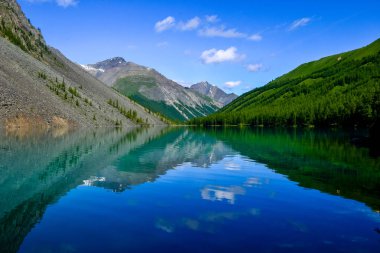 Altay. Shavlinskoe Gölü - Altaimountains rüya, güzellik ve masal incisi
