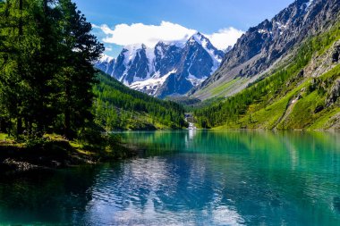 Altay. Shavlinskoe Gölü - Altaimountains rüya, güzellik ve masal incisi