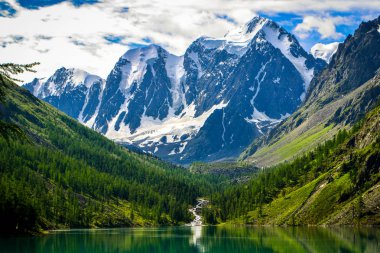 Altay. Shavlinskoe Gölü - Altaimountains rüya, güzellik ve masal incisi