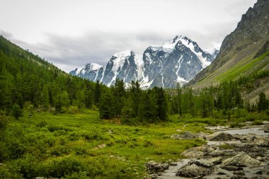 Altay. Shavlinskoe Gölü - Altaimountains rüya, güzellik ve masal incisi