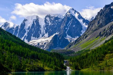 Altay. Shavlinskoe Gölü - Altaimountains rüya, güzellik ve masal incisi