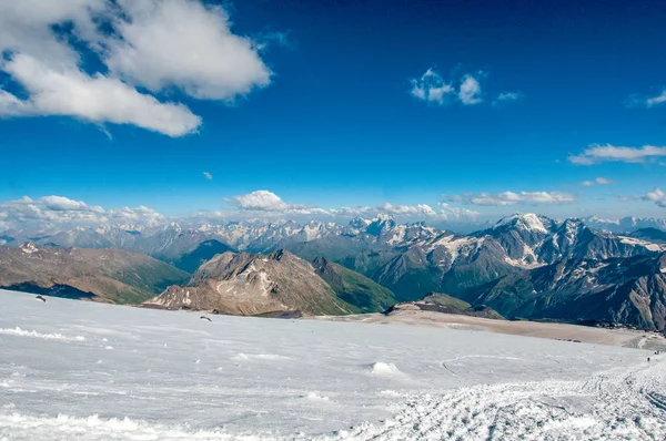 Die Schneebedeckten Berge Des Kaukasus Juli — Stockfoto