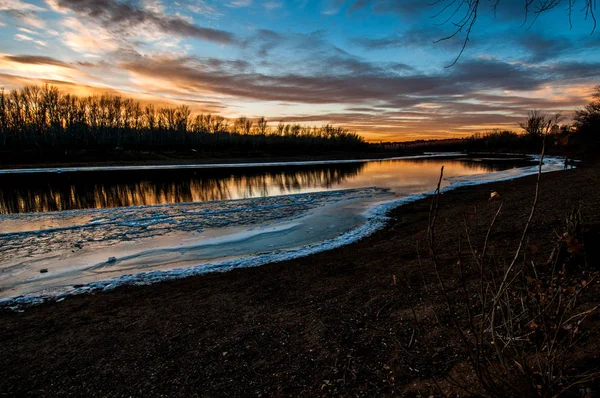 Muy Colorido Mejor Puesta Sol Completamente Congelado Río Ural — Foto de Stock