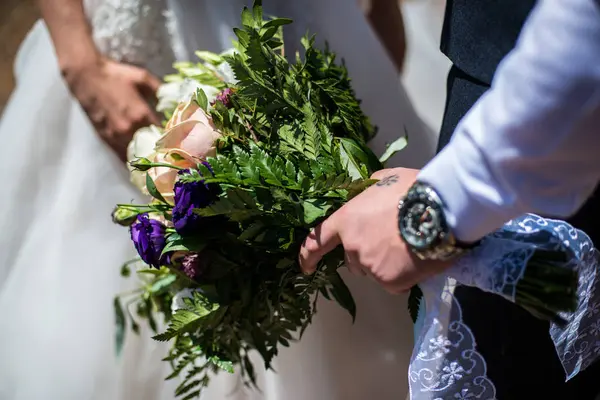 Esküvői Díszek Dekorációk Menyasszony Bouquet Hazugság Vár Amíg Menyasszony Esküvői — Stock Fotó