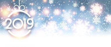 Kar taneleri ile bulanık mavi 2019 Happy New Year poster. Vektör arka plan.
