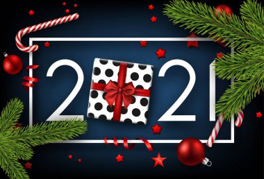 Koyu mavi arka planda beyaz kare çerçeve. Beyaz 2021 işareti, Noel hediyesi kutusu 0 yerine. Kızıl yıldızlar konfeti, yılan, Noel ağacı oyuncakları, baston şekerler ve ladin dalları. Vektör tatil illüstrasyonu.
