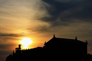 Dresden Saksonya 'da tarihi manzaralı bir şehir.