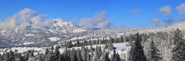 Sonthofen は知られている美しい風景の冬の風景 — ストック写真