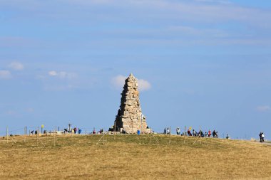 Feldberg Kara Orman / Almanya - 09 22 2018: Feldberg olduğunu bir dağ tepe Tv Kulesi ile Kara Orman.