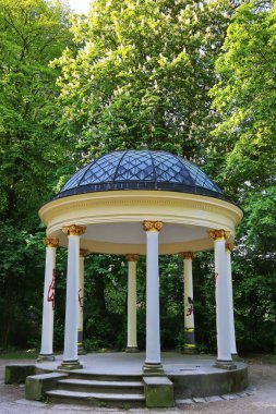 Sonnentempel, Almanya 'nın Bavyera eyaletinde yer alan bir şehirdir.