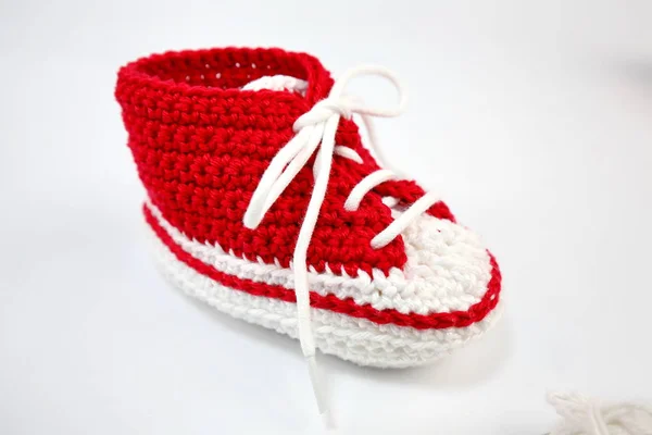 Zapatos Bebé Algodón Ganchillo Aislado Sobre Fondo Blanco —  Fotos de Stock