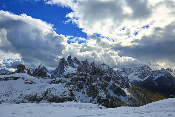 Dolomites Olduğunu Bir Dağ Talya — Stok fotoğraf