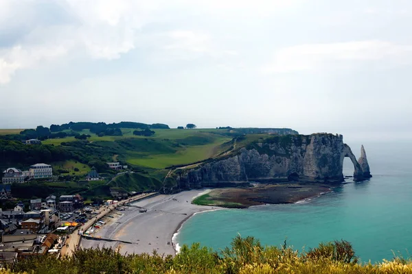 Etretat na pobřeží Francie s nádhernou krajinou — Stock fotografie