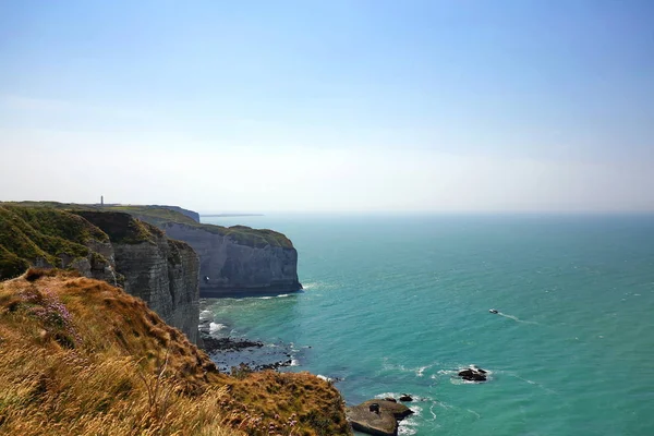 Etretat na pobřeží Francie s nádhernou krajinou — Stock fotografie