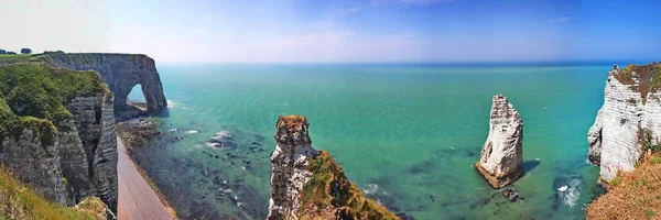 Etretat na pobřeží Francie s nádhernou krajinou — Stock fotografie