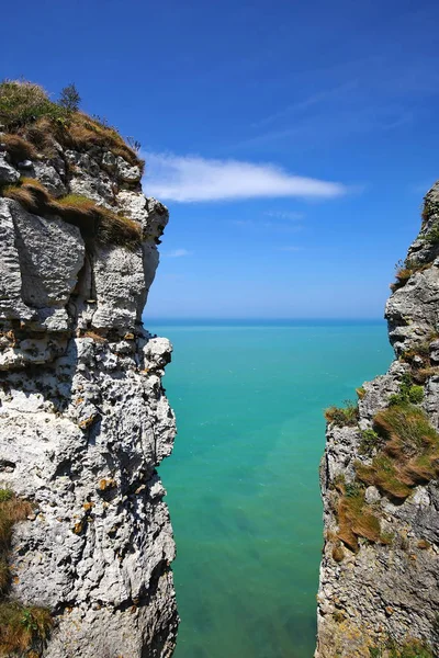 Etretat på Frankrikes kust med underbara landskap — Stockfoto