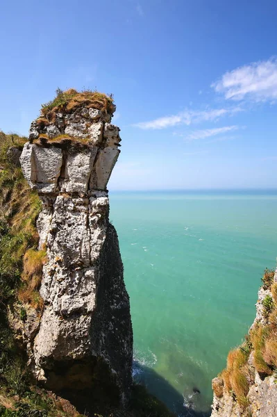 Etretat på Frankrikes kust med underbara landskap — Stockfoto