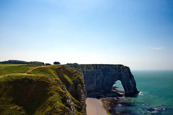 Этрета на побережье Франции с прекрасными пейзажами — стоковое фото