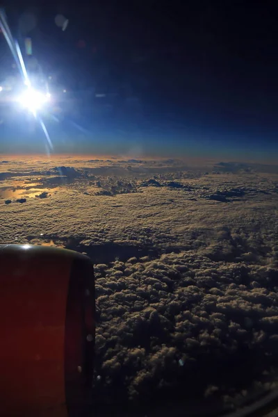 Raam, een vlucht in de zonsondergang — Stockfoto