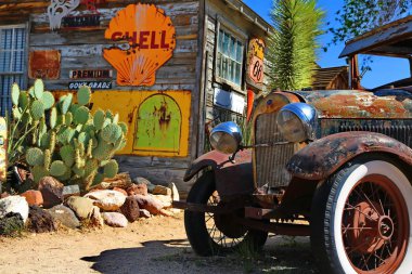 Rota 66 Arizona / Amerika Birleşik Devletleri - 04 29 2013: rota 66 Ari Oldtimer