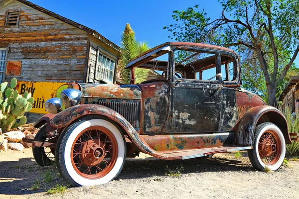 Route 66 Arizonaroute 66 Arizona / Amerika Birleşik Devletleri - 04 29 2013: Oldtimer