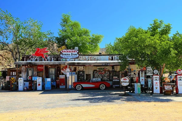 Route 66 Αριζόνα / ΗΠΑ - 04 29 2013: Oldtimer στη διαδρομή 66 σε Άρι — Φωτογραφία Αρχείου