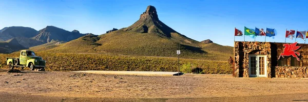 Route 66 Arizona / Usa - 04 29 2013: bensinpumpen på Route 66 i — Stockfoto