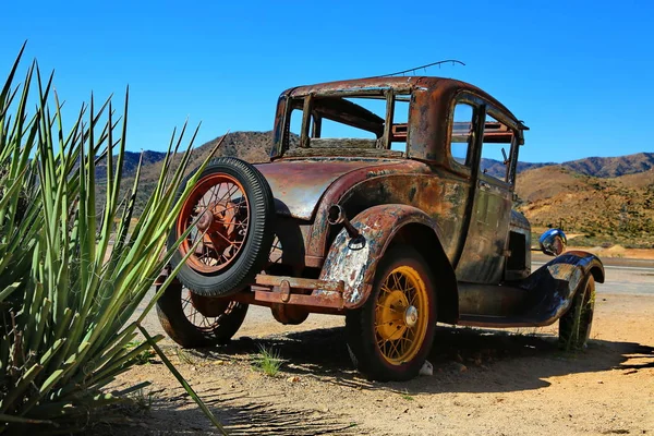 Route 66 v Arizoně Arizonaroute 66 / Usa - 04 29 2013: Oldtimer — Stock fotografie