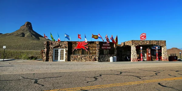 Route 66 Arizona / USA - 04 29 2013: pompa di benzina sulla Route 66 in — Foto Stock