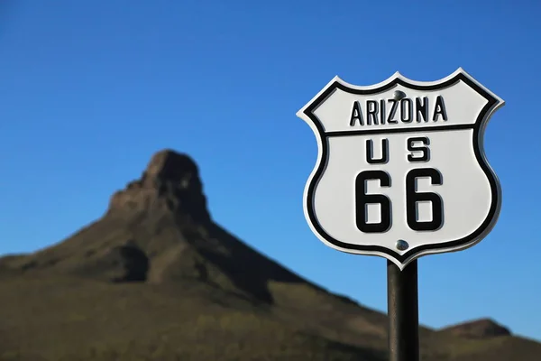 Route 66 in arizonaroute 66 arizona / usa - 29.04.2013: Hinweisschild — Stockfoto