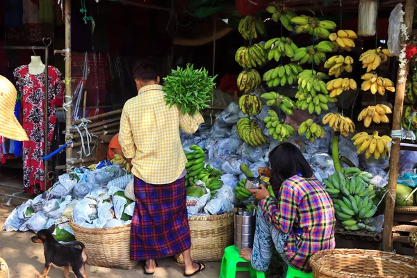 Bagan / Myanmar - 03 21 2017: Mani Sithu Market — Stock Photo, Image