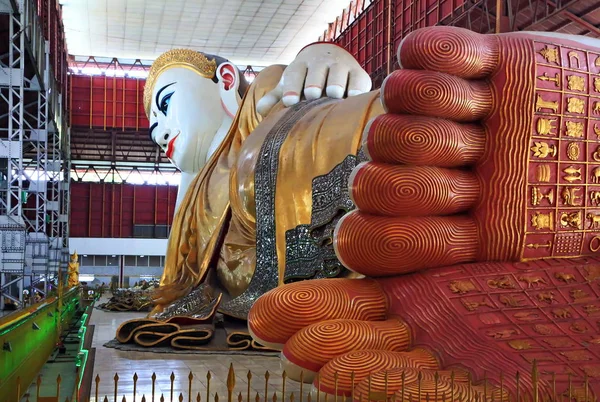 Yangong Reclinación de la pagoda Buda Kyaukhtatgyi —  Fotos de Stock
