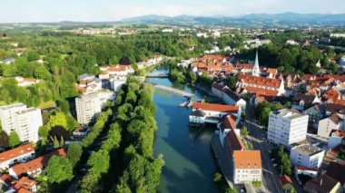 Alplere bakan bir manzarayla Kempten