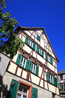 Tauberbischofsheim 'in tarihi yarı ahşap evi.