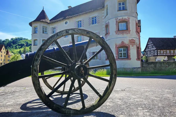 Slottet Glatt Omgivet Vallgrav — Stockfoto