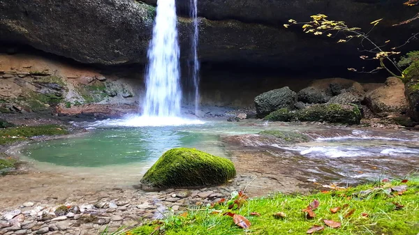 バイエルンの森の中のロマンチックな滝 — ストック写真