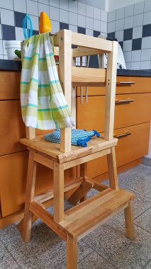 Küçük çocuklar için öğrenme kulesi