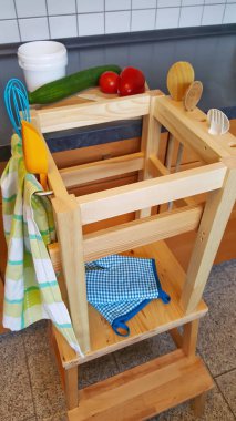 Küçük çocuklar için öğrenme kulesi