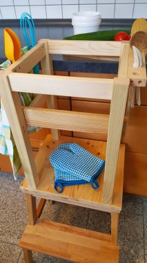 Küçük çocuklar için öğrenme kulesi