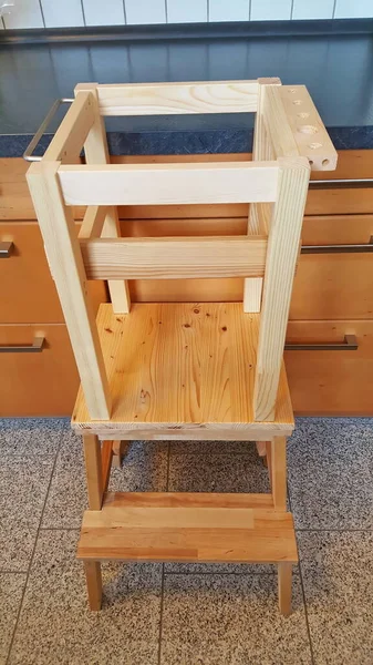 Küçük çocuklar için öğrenme kulesi