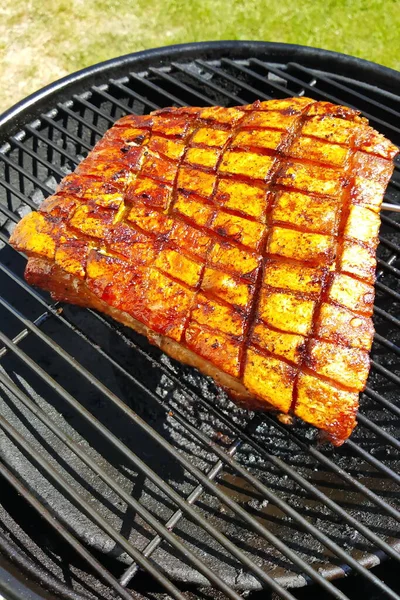 うまい焼き肉のグリルプレート — ストック写真