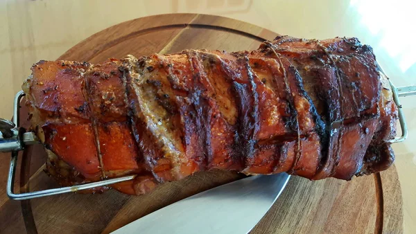 Gut Leckeres Grillfleisch Auf Einem Grillteller — Stockfoto