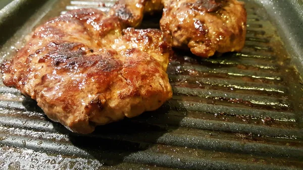 うまい焼き肉のグリルプレート — ストック写真