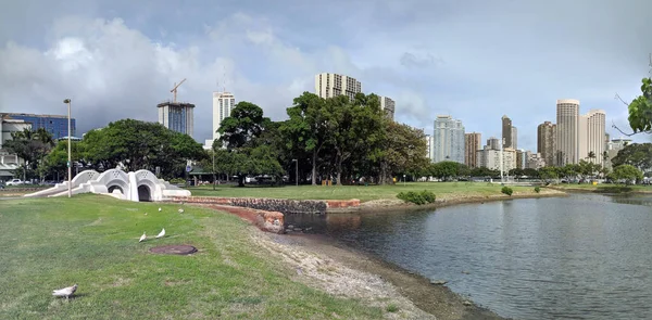 Navegável Com Ponte Leva Lagoa Ala Moana Beach Park Cercado — Fotografia de Stock