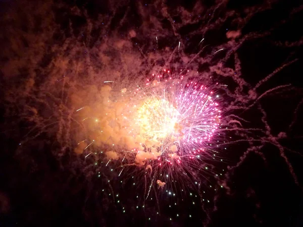 Fogos Artifício Ano Novo Irromperam Festa Ano Novo Livre Dezembro — Fotografia de Stock