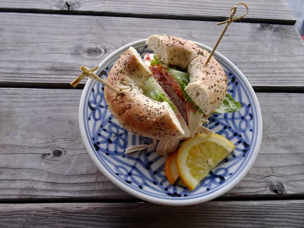 Dinde Tout Bagel Sandwich Laitue Tomate Fromage Avec Des Tranches — Photo