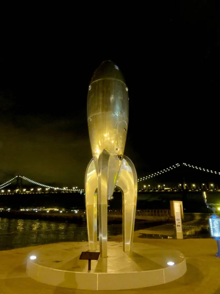 San Francisco May 2011 Foot Raygun Gothic Rocketship Sculpture Adorns — Stock Photo, Image