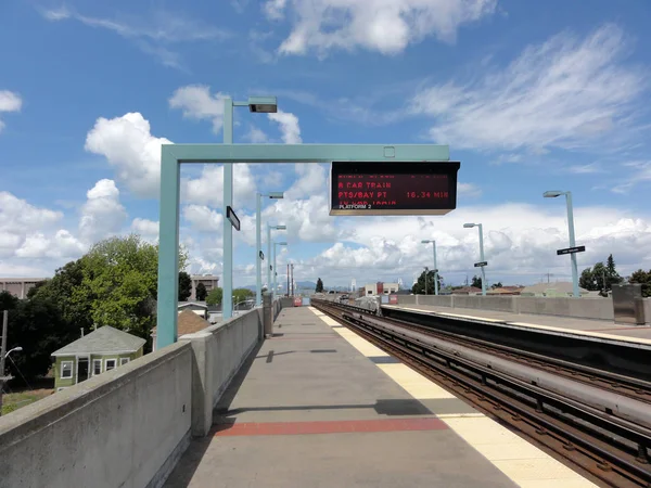 Oakland Maio 2011 Empty West Oakland Bart Station Bom Dia — Fotografia de Stock