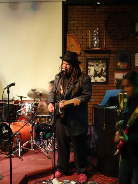 Honolulu Novembre 2015 Keith Batlin Chante Dans Band Jams Sur — Photo